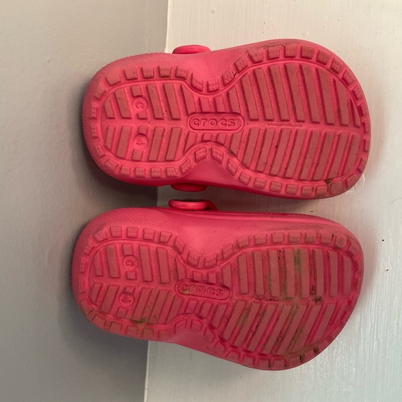 Toddler Pink Fuzzy Crocs - Picture 5 of 5